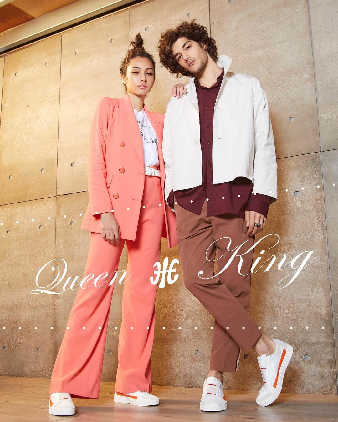 ロイヤルエラスティックスさんのインスタグラム写真 - (ロイヤルエラスティックスInstagram)「KING & QUEEN forms part of this season's premium range. Featuring a vibrant tumeric color, in line with this spring and summer season. Discover more through link in bio. #king #queen #newarrival #ss19 #premiumcollection #lacless #sneakerdesign #luxe #footwear #royalelastics #royal」4月17日 14時24分 - royalelastics