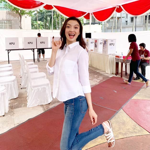 ラライン・シャーのインスタグラム：「🇮🇩5 tahun sekali berikhtiar untuk pilihan hati dan pikiran🇮🇩 #demokrasi #indonesia #pemilu2019 #antibolosnyoblos #elections」