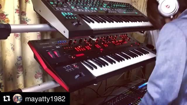 のインスタグラム：「A huge groove with nice and succinct musical phrases. The transition from the intro into the meat of the song is just fantastic!! #Repost @mayatty1982 with @get_repost ・・・ I like to make small phrases.  I Got the Rhythm ✨✨ #roland #rolandspotlight #ローランドアンバサダー #rolandgear #system8 #jdxa #jdxi #MX1 #tr8s #gomixer #beatsyncmaker  @roland.spotlight @roland_brasil @rolandcanada @roland_aus @roland_uk @roland_us」