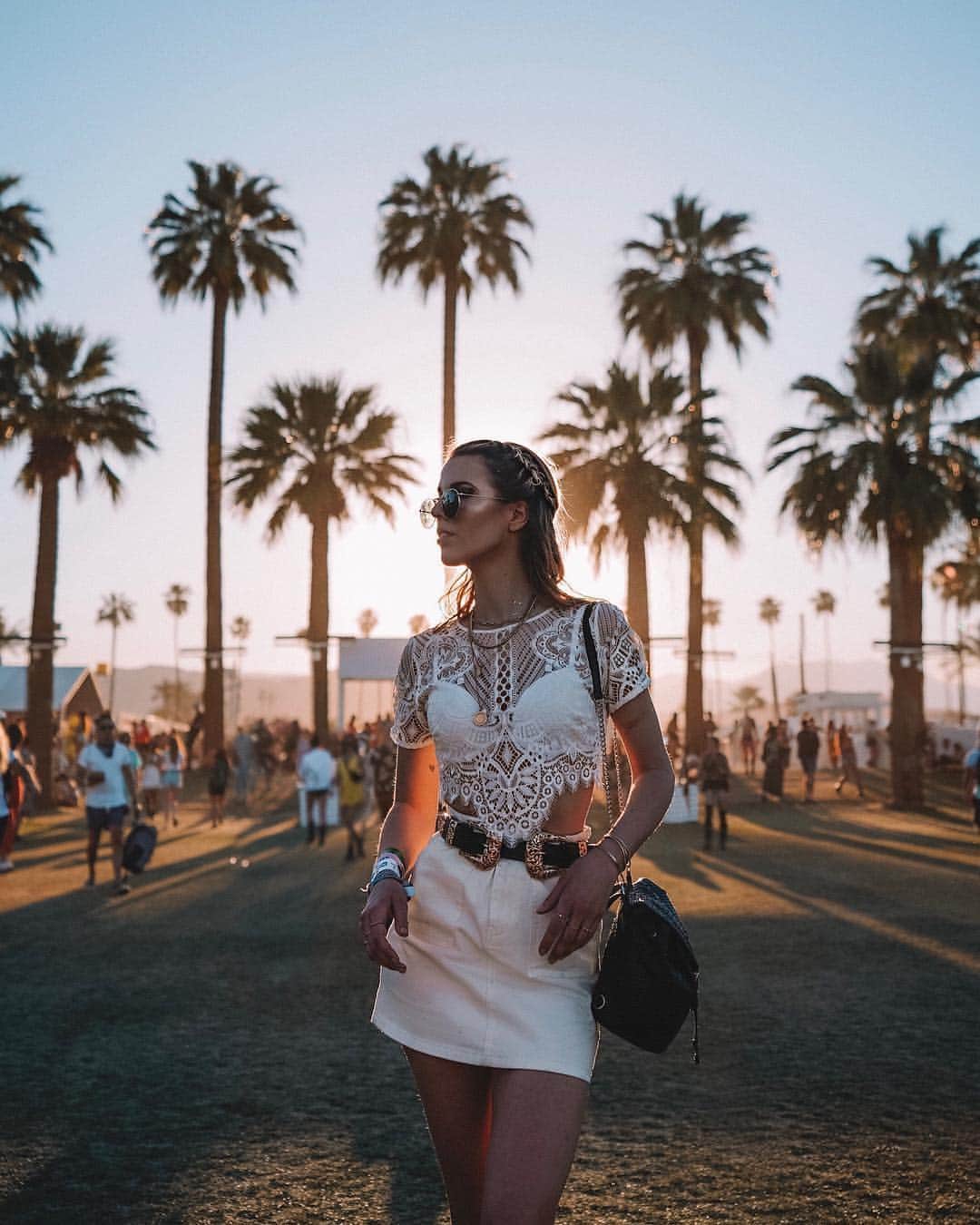 Angel™さんのインスタグラム写真 - (Angel™Instagram)「All white dress!!😍Check the link in my bio for brands🎁of these dresses. Which dress would you wear to Coachella 2019??? credit @roses_cloud @meryldenis @sarahsunita @elenellis @jamienkidd #americanstyle #dress #coachella2019 #white #coachellaoutfit #dresses #festival ❤️」4月17日 14時57分 - americanstyle