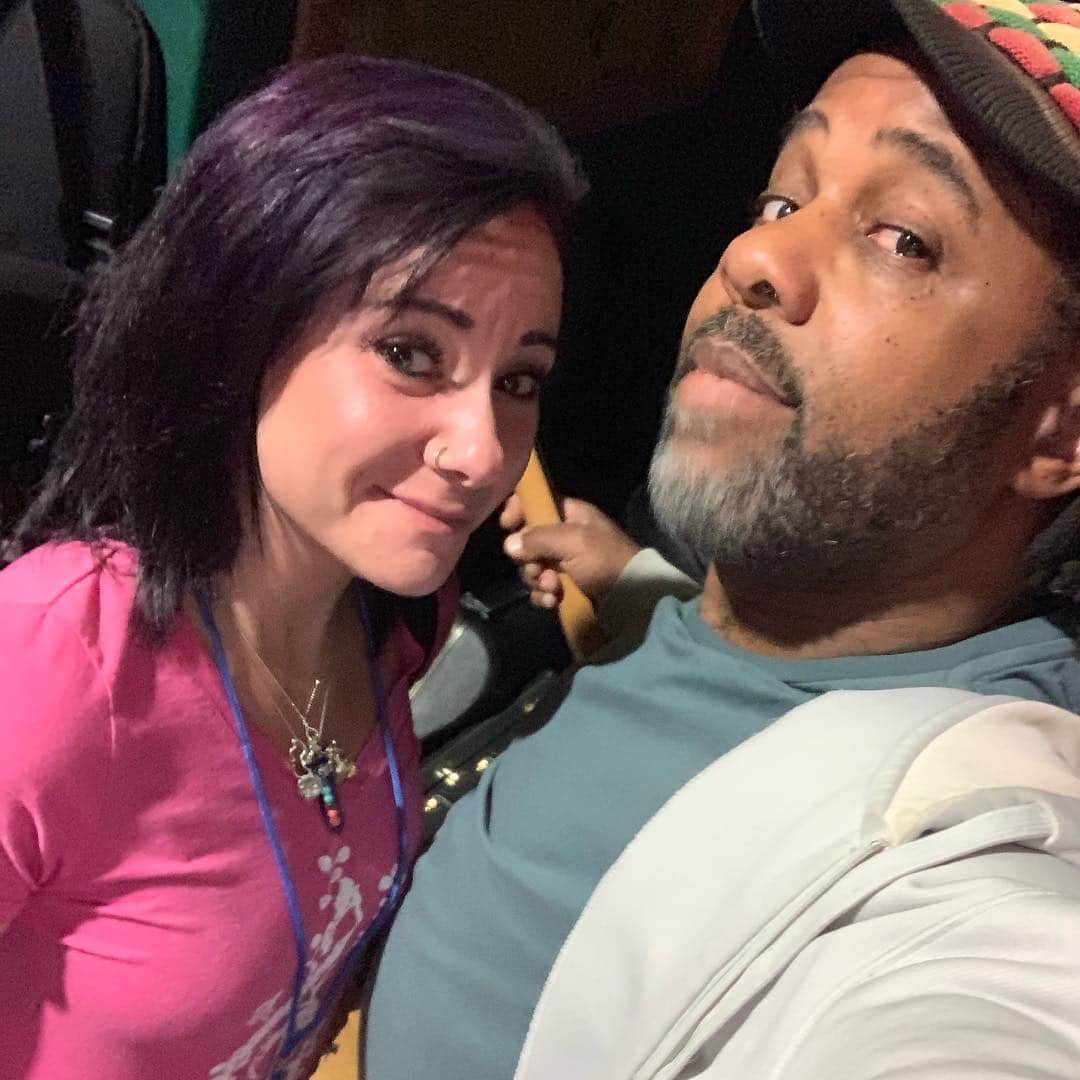 ヴィクター・ウッテンのインスタグラム：「@remygail taught me the perfect Selfie pose.」