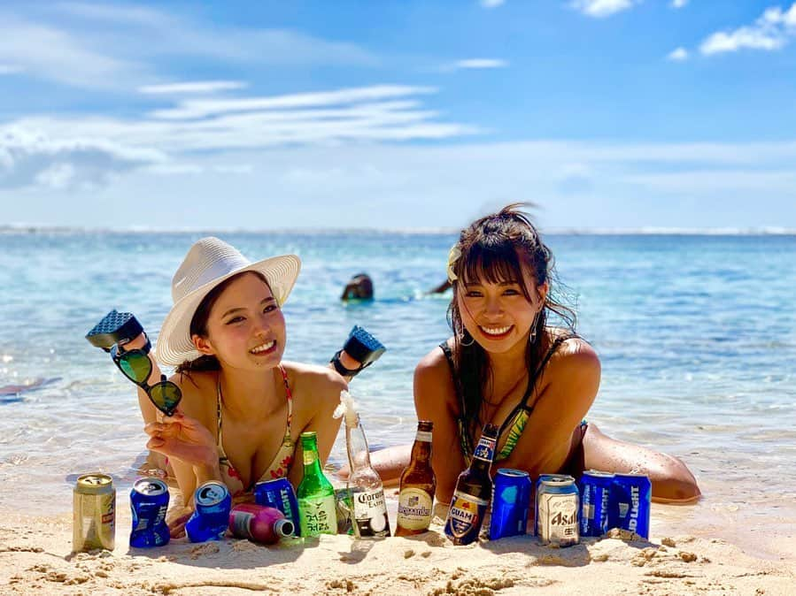 鷲巣綾乃さんのインスタグラム写真 - (鷲巣綾乃Instagram)「. . .  beachで飲むお酒は全く酔わない🍺不思議〜 . そしておソロの #パレオ 💜❤️ 私は大好きなパープルｗｗ 頭には #プルメリア . . #グアム #guam #グアム旅行#海外旅行 #女子旅 #ビーチ #beach #ビキニ #水着 #tanguissonbeach #旅行日記」4月17日 15時16分 - ayano_wsz