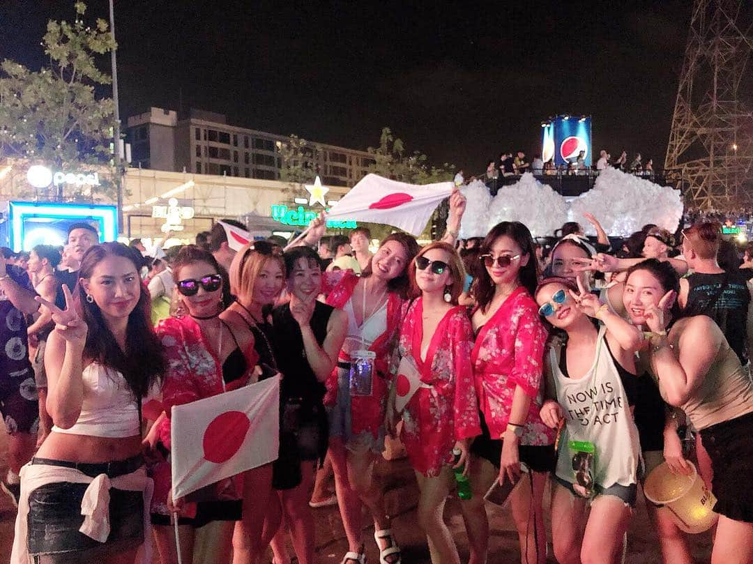 あすかのインスタグラム：「Songkran 2019!! Siam & S2O Super fun😎👍🎶 #bangkok #s2o #siam  @ploykawaii @saya_gram_  @x_x_yuka_x_x  @xxpon078xx  @r_y_0602 @s2ofestival @siamsongkran」