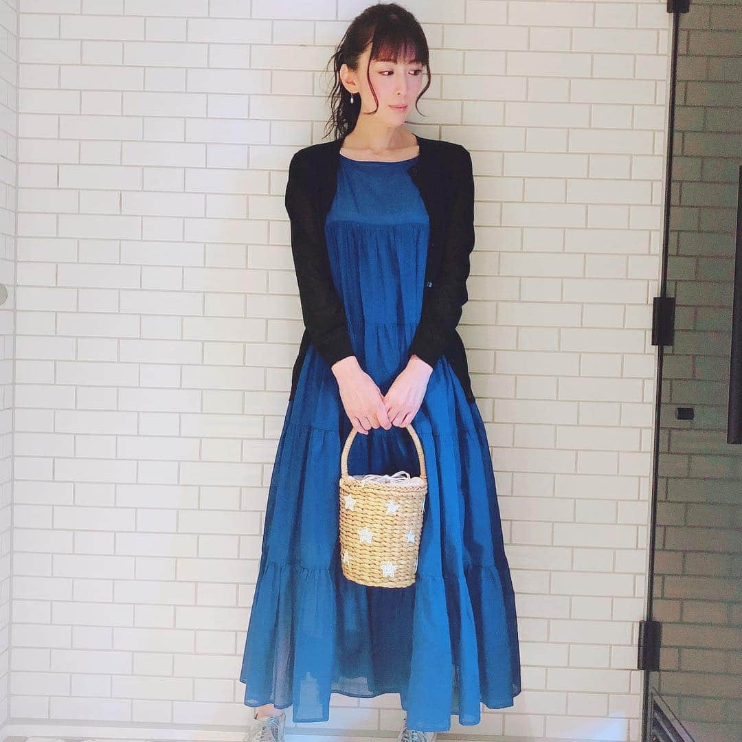 雛形あきこさんのインスタグラム写真 - (雛形あきこInstagram)「お洋服とカゴバッグ #anana」4月17日 15時47分 - akiko_hinagata