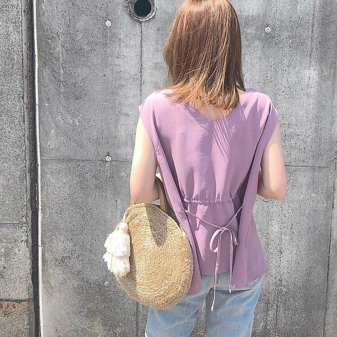 titivateさんのインスタグラム写真 - (titivateInstagram)「. . 【 style share 】 マルチwayウエストマークブラウス 品番:ATXP2097 ¥1,990+tax . @maimaimai1016 様、素敵なコーディネートをありがとうございます✨ ボトムに合わせて様々な着こなしを楽しめる、着まわし力抜群なブラウス🌸 フレンチスリーブが気になる二の腕もカバーしてくれます✨ . STYLE SHARE 募集中！ titivateのアイテムを取り入れてコーデを投稿しよう！ ハッシュタグは『#titivatestyle』 . 素敵な着こなしで、もしかしたらtitivateのアカウントで紹介されちゃうかも⁈ 「リアル」で「身近」なオシャレコーデを楽しみにしています♪ . #titivate #ティティベイト #ファッション #ブラウス #ウエストマーク #2way . . #Repost @maimaimai1016 ・・・ ・ この @titivatejp のマルチwayウエストマークブラウス可愛い♡ ・ ラベンダーカラーが凄く良い色🌸 ・ デニムとの相性も良いです☺️✨ ・ #titivate #ティティベイト #titivatestyle #マルチwayウエストマークブラウス #ootd #code #ブラウス」4月17日 15時48分 - titivatejp