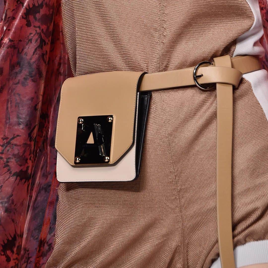 ANTEPRIMAさんのインスタグラム写真 - (ANTEPRIMAInstagram)「The modern nostalgic mood is in full swing and what better accessory to complete your outfit than a belt bag?﻿ ﻿ Addition to our Alisea collection, our new Alisea Plexi Mini is freshly updated with colourful hue for the SS19 season, perfectly sized to fit just the essentials; it opens to a compartmentalized interior complete with slots for your most-used cards and lipstick.Crafted in Italy from high quality leather, Anteprima signature “A” plaque lock at the front, this bag making it great for summer events or running errands at the weekend!!﻿ ﻿ ﻿ #anteprima #beltbag #plexi #alisea #springsummer2019 #leatherbag #botd #bag #fashionista #itbag #springbag #fashion #style #luxury #baglover #bagholic #italian #instafashion #instabags #fashiondesign #アンテプリマ #ミラコレ #ファッションショー #ミラノ  #サマーバッグ #スプリングバッグ #패션 #스타일 #여자가방」4月17日 15時59分 - anteprimaofficial