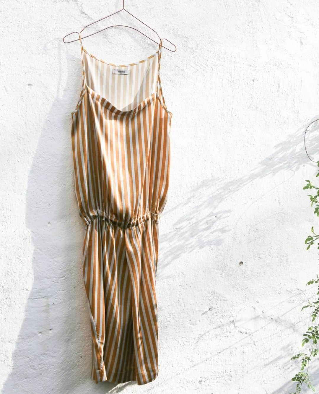 ヒューマノイドさんのインスタグラム写真 - (ヒューマノイドInstagram)「As warmer weather approaches we love to focus on ease and slip into sun-kissed shades.  #shophumanoid #springsummer #dress #sunkissed #stripedress #summerdress #newcollection #newin #womenswear #humanoidarnhem」4月17日 16時00分 - humanoid_official