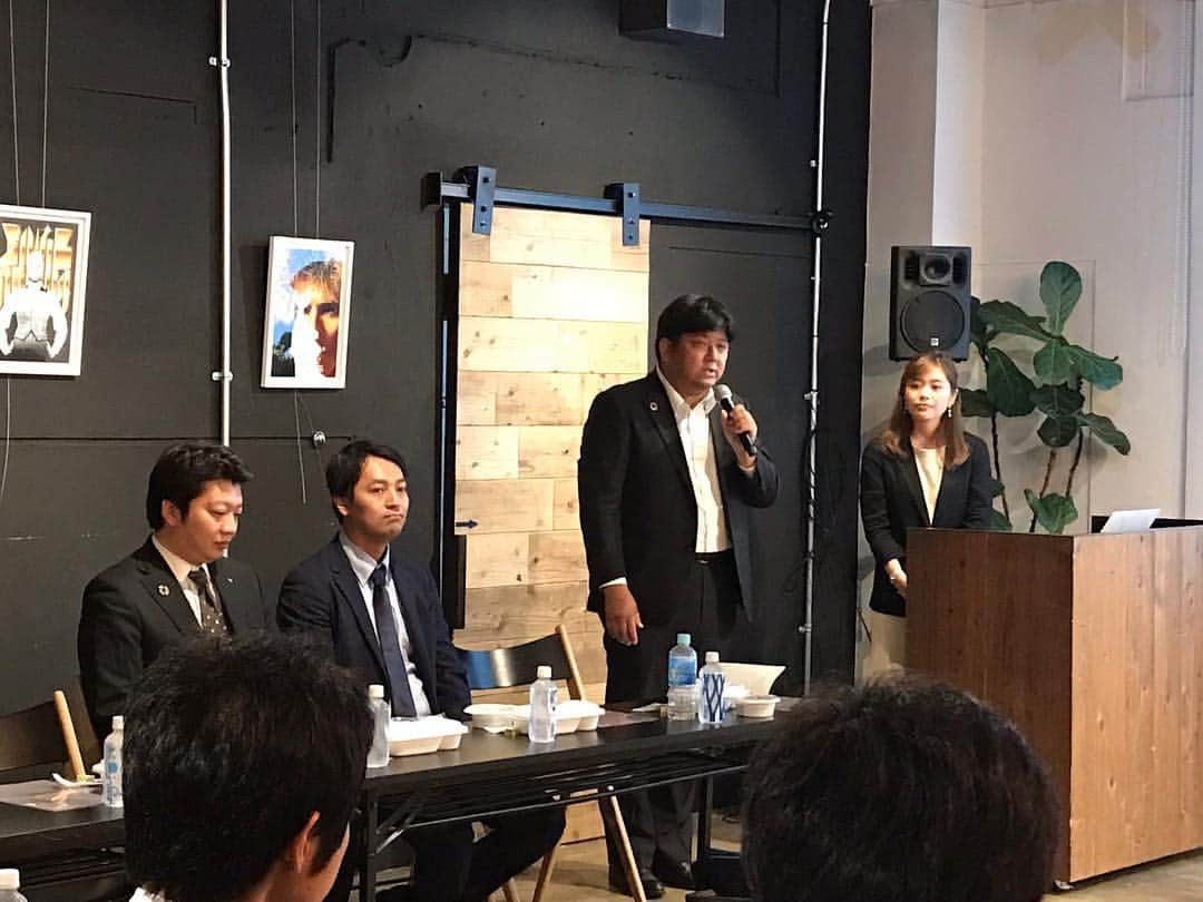 平井卓也さんのインスタグラム写真 - (平井卓也Instagram)「高松JCのメンバーの皆さん他が研修で上京され、永田町GRIDでシェアリングエコノミー協会で勉強会、その後、大臣室に立ち寄ってくれました。有意義な研修会になることを祈念します。#平井卓也 #シェアリングエコノミー #高松青年会議所」4月17日 16時03分 - hiratakuchan0125