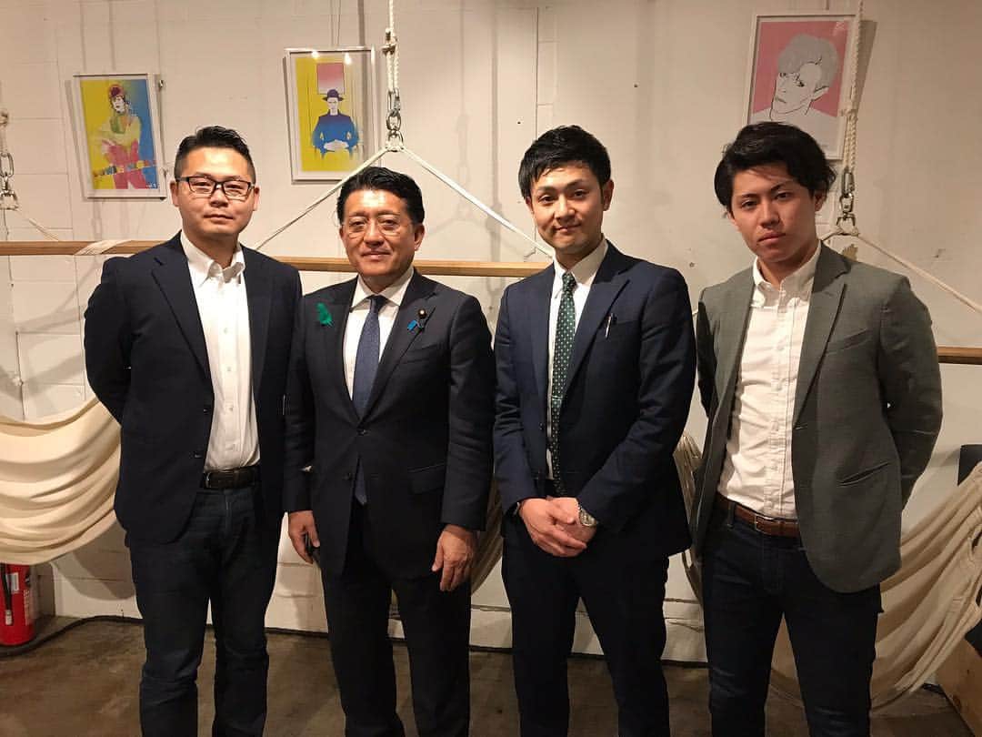 平井卓也さんのインスタグラム写真 - (平井卓也Instagram)「高松JCのメンバーの皆さん他が研修で上京され、永田町GRIDでシェアリングエコノミー協会で勉強会、その後、大臣室に立ち寄ってくれました。有意義な研修会になることを祈念します。#平井卓也 #シェアリングエコノミー #高松青年会議所」4月17日 16時03分 - hiratakuchan0125