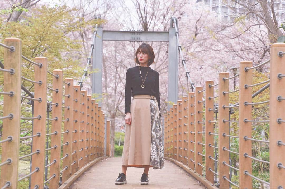 岩下真奈さんのインスタグラム写真 - (岩下真奈Instagram)「📸 #ポートレート #桜 🌸 * 未来を見据える 軸を定める でも軸は自分の中に 方向性が変わってもブレないように * Photo by … Katsumi Takeuchi ( @momizi_photo ) . . . #春 #お花見 #桜ポートレート #spring  #ファインダー越しの私の世界 #撮影依頼募集中 #ポートレートモデル希望 #被写体 #被写体になります #ポートレート女子 #モデル #おしゃれさんと繋がりたい #いいね返し #いいねした人で気になった人フォロー #フォロー大歓迎 #フォローバック  #model #portrait #camera #photography #portraitphotography #fff #followme #follow #likeforlikes #instagram #instagramer」4月17日 16時20分 - mana_mdleam