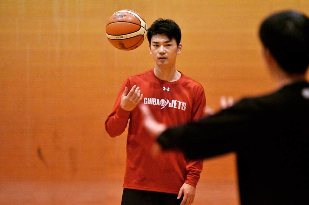 千葉ジェッツさんのインスタグラム写真 - (千葉ジェッツInstagram)「練習風景📸 #chibajets #Bリーグ #千葉ジェッツ #basketball #バスケ #練習 #いくぜてっぺん」4月17日 16時26分 - chibajets_official