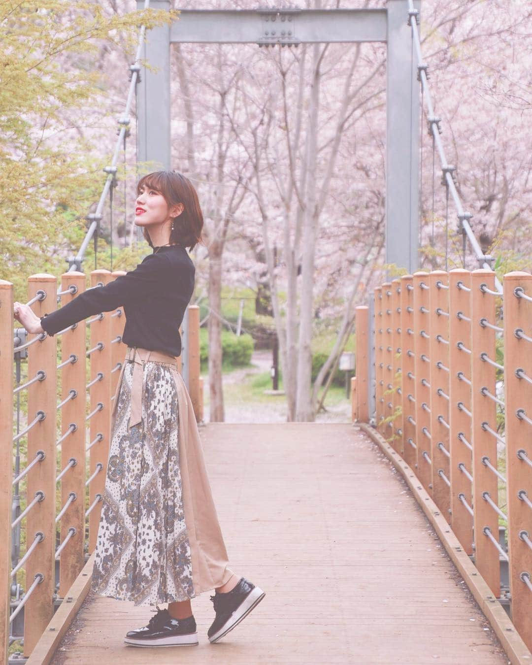 岩下真奈さんのインスタグラム写真 - (岩下真奈Instagram)「📸 #ポートレート #桜 🌸 * 自分が信じるなら選択は全て正しい もう絶対に後悔はしない * Photo by … Katsumi Takeuchi ( @momizi_photo ) . . . #春 #お花見 #桜ポートレート #spring  #ファインダー越しの私の世界 #撮影依頼募集中 #ポートレートモデル希望 #被写体 #被写体になります #ポートレート女子 #モデル #おしゃれさんと繋がりたい #いいね返し #いいねした人で気になった人フォロー #フォロー大歓迎 #フォローバック  #model #portrait #camera #photography #portraitphotography #fff #followme #follow #likeforlikes #instagram #instagramer」4月17日 16時30分 - mana_mdleam