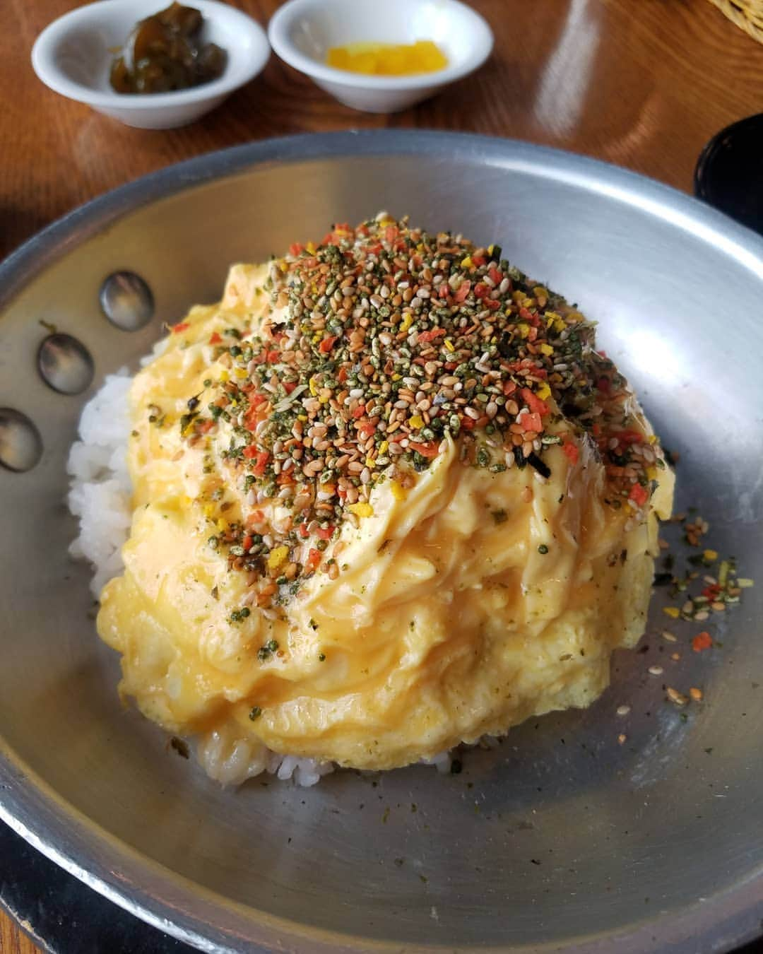 黛実希さんのインスタグラム写真 - (黛実希Instagram)「ママと韓国来たら必ず食べる#스쿨푸드 🍳🍴❤️💭 私が毎回食べるバタービビンパほんとに美味しくて何十回食べても飽きない😂👌💘 ママが毎回食べるモッツアレラチーズケランマリもまじで美味しい💕💕 初めて韓国行く人はスクールフード行ってみて🍴 ここは何頼んでもご飯ハズレなし👌♥ * * * #みきぐるめ#韓国#韓国旅行#韓国好き#韓国カフェ#インスタグラマー#インフルエンサー#韓国コスメ#韓国好きな人と繋がりたい#ピンク好きな人と繋がりたい#韓国グルメ#ピンクコーデ#좋아요반사#반사#팔로우#맞팔#선팔#소통#맞팔해요#소통해요#셀카#여행스타그램#데일리룩#travelgram#followme」4月17日 16時35分 - candymiiiki