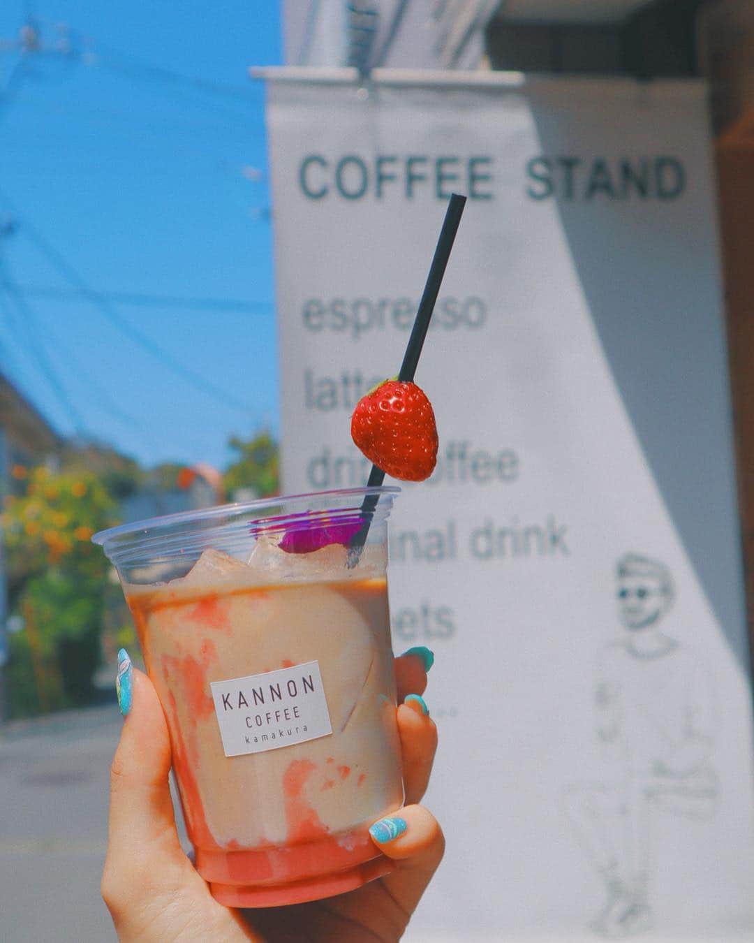 中島絢乃さんのインスタグラム写真 - (中島絢乃Instagram)「🍓🍓🍓﻿ ﻿ ﻿ ﻿ #鎌倉 いくと﻿ 行ってしまうカフェ！☕️🍰﻿ #kannoncoffeekamakura 🍓❤️❤️❤️﻿ ﻿ ﻿ 今回は、 ストローにイチゴが刺さっている﻿ 可愛いラテを飲みました😊🥤💕💕﻿ (ラテだった気がする、多分、笑﻿ 美味しかったよー！！😍❤️)﻿ ﻿ ﻿ いつも同じところ行っちゃうから﻿ おすすめあったら教えて！！🤭💕🏠笑﻿ ﻿ ﻿ ﻿ ﻿ ﻿ ﻿ ﻿ とにかく暑すぎて﻿ 写真撮るときは上着脱いでたんだけどね、﻿ やっぱり日焼けするからと﻿ 一瞬で羽織りました😂😂😂💭笑笑﻿ ﻿ ﻿ 今年ずっと寒かったから﻿ なかなか冬気分が抜けなくて、﻿ 日焼け止め買うの忘れてたんだよー！！！😱💦﻿ だからありんこに借りたの😂💕💕﻿ 今日絶対新しいの買ってきます😂❤️﻿ ﻿ サングラスも﻿ ちゃんと紫外線カットのを探さなきゃー！🕶💭💫﻿ ﻿ ❤︎❤︎❤︎❤︎❤︎❤︎❤︎❤︎❤︎❤︎❤︎❤︎❤︎❤︎❤︎❤︎﻿ #あやのん的鎌倉🏄‍♀️ #のんさんカフェ🐻」4月17日 16時42分 - nakajima_ayano