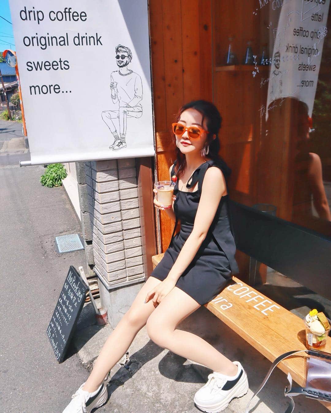 中島絢乃さんのインスタグラム写真 - (中島絢乃Instagram)「🍓🍓🍓﻿ ﻿ ﻿ ﻿ #鎌倉 いくと﻿ 行ってしまうカフェ！☕️🍰﻿ #kannoncoffeekamakura 🍓❤️❤️❤️﻿ ﻿ ﻿ 今回は、 ストローにイチゴが刺さっている﻿ 可愛いラテを飲みました😊🥤💕💕﻿ (ラテだった気がする、多分、笑﻿ 美味しかったよー！！😍❤️)﻿ ﻿ ﻿ いつも同じところ行っちゃうから﻿ おすすめあったら教えて！！🤭💕🏠笑﻿ ﻿ ﻿ ﻿ ﻿ ﻿ ﻿ ﻿ とにかく暑すぎて﻿ 写真撮るときは上着脱いでたんだけどね、﻿ やっぱり日焼けするからと﻿ 一瞬で羽織りました😂😂😂💭笑笑﻿ ﻿ ﻿ 今年ずっと寒かったから﻿ なかなか冬気分が抜けなくて、﻿ 日焼け止め買うの忘れてたんだよー！！！😱💦﻿ だからありんこに借りたの😂💕💕﻿ 今日絶対新しいの買ってきます😂❤️﻿ ﻿ サングラスも﻿ ちゃんと紫外線カットのを探さなきゃー！🕶💭💫﻿ ﻿ ❤︎❤︎❤︎❤︎❤︎❤︎❤︎❤︎❤︎❤︎❤︎❤︎❤︎❤︎❤︎❤︎﻿ #あやのん的鎌倉🏄‍♀️ #のんさんカフェ🐻」4月17日 16時42分 - nakajima_ayano