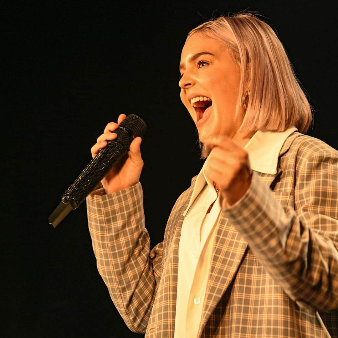 フジロック・フェスティバルさんのインスタグラム写真 - (フジロック・フェスティバルInstagram)「ANNE-MARIE at TOKYO LIVE PHOTO 到着📸  #アンマリー 初来日プレミア公演！LIQUIDROOM 2days Thank you sold out! See you in #fujirock 💛  イギリスの空手歌姫🥋世界中で大ブレイク中のUKで今最も愛されるシンガー #annemarie 、フジロック出演日は7/26（金）です。お見逃しなく♩  #fujirock #fujirockfestival #フジロック」4月17日 16時47分 - fujirock_jp