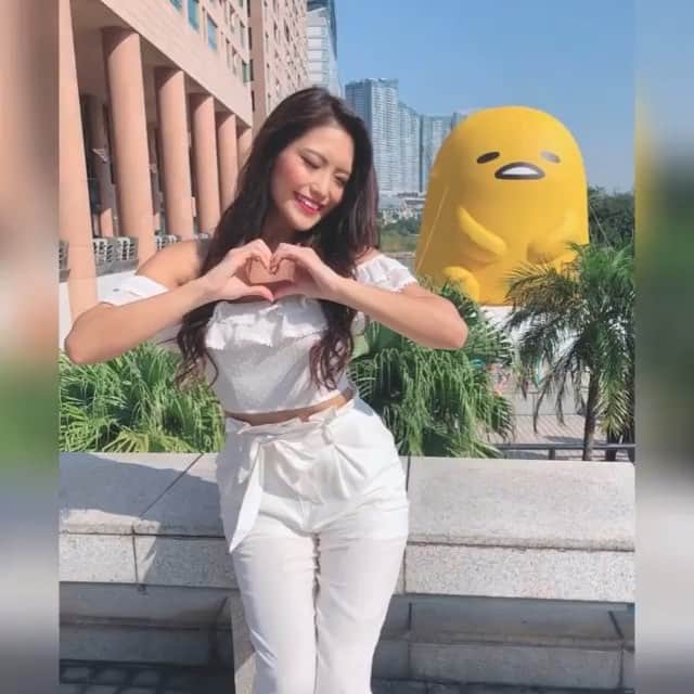 のインスタグラム：「今年もまたこんな素敵なムービーを作ってくれてありがとうございます🙏(´；ω；｀) 最後におさくまで😍😘 動画中、七変化が激しすぎて自分でもワオ！ってなりますが笑、BGMも思入れのある大好きな曲でうれしい✨🥺💕 >>> Repost from @t.m.d0321 🤓 スペシャルゲストw @cjd_sakura 🦖 #416 #mybirthday #thankyou #fanlove #newvideo #mikabd0416」