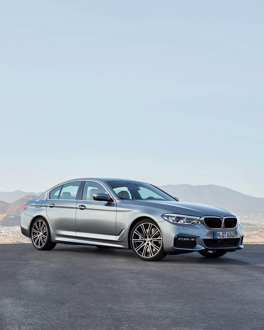 BMWさんのインスタグラム写真 - (BMWInstagram)「A statement piece.  The BMW 5 Series Sedan.  #BMW #5Series」4月17日 17時00分 - bmw