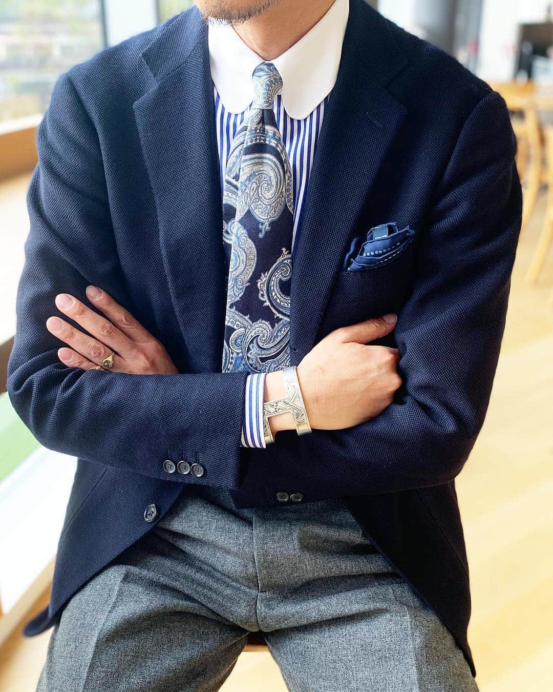Shuhei Nishiguchiさんのインスタグラム写真 - (Shuhei NishiguchiInstagram)「"Dressing Blue shades" ・ Ph. @serizawa_ryosuke ・ Tap for Brands ・ #stilelatino #avino #hemes #igarashitrousers #drakes #menswear #mensstyle #mensstreetstyle #dapper #dappermen #gentleman #vintage #vintagestyle #vintagewear #mensfashion #mensclothing #ootd #outfit」4月17日 17時01分 - shuhei_nishiguchi