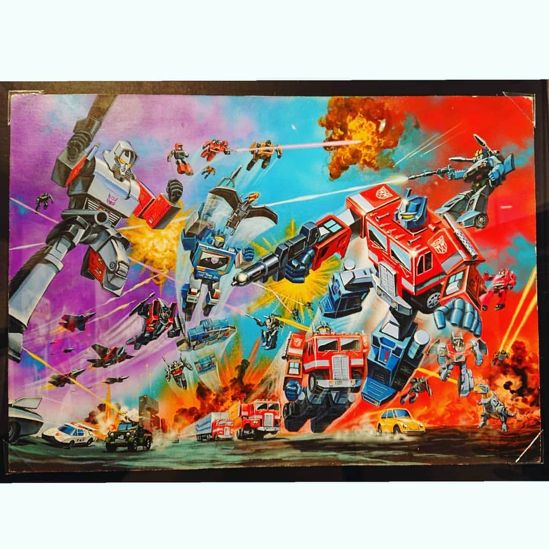 杉田芳尚さんのインスタグラム写真 - (杉田芳尚Instagram)「・ ・  そして、「デストロン=DECEPTICONS」  先月から上映されている「BUMBLEBEE」のセイバートロン星での戦いシーンでは、「スタースクリーム」「スカイワープ」「サンダークラッカー」が飛行機形態ではなく、三角形の飛行形態にちゃんとされていた辺りとか、めちゃツボってます☆  #トランスフォーマー #transformers  #デストロン #decepticons #セイバートロン星 #cybertron  #starscream #skywarp #thundercracker #Bumblebee」4月17日 17時04分 - yoshihisasugita