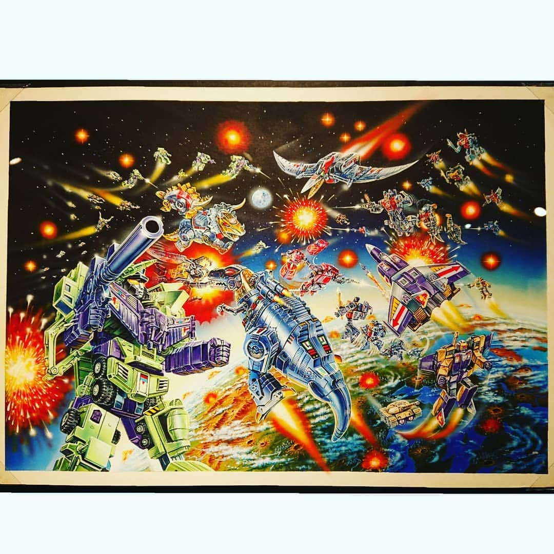 杉田芳尚さんのインスタグラム写真 - (杉田芳尚Instagram)「・ ・  そして、「デストロン=DECEPTICONS」  先月から上映されている「BUMBLEBEE」のセイバートロン星での戦いシーンでは、「スタースクリーム」「スカイワープ」「サンダークラッカー」が飛行機形態ではなく、三角形の飛行形態にちゃんとされていた辺りとか、めちゃツボってます☆  #トランスフォーマー #transformers  #デストロン #decepticons #セイバートロン星 #cybertron  #starscream #skywarp #thundercracker #Bumblebee」4月17日 17時04分 - yoshihisasugita