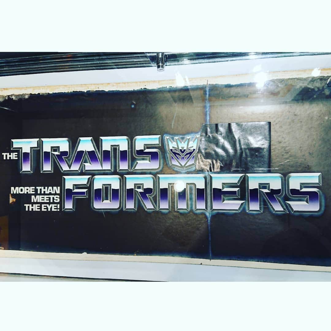 杉田芳尚のインスタグラム：「・ ・  そして、「デストロン=DECEPTICONS」  先月から上映されている「BUMBLEBEE」のセイバートロン星での戦いシーンでは、「スタースクリーム」「スカイワープ」「サンダークラッカー」が飛行機形態ではなく、三角形の飛行形態にちゃんとされていた辺りとか、めちゃツボってます☆  #トランスフォーマー #transformers  #デストロン #decepticons #セイバートロン星 #cybertron  #starscream #skywarp #thundercracker #Bumblebee」