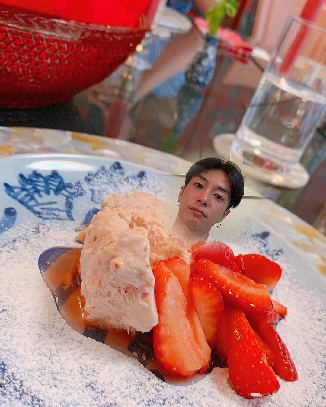 大森美知さんのインスタグラム写真 - (大森美知Instagram)「ステキなLUNCH会🍽🍓 お料理研究家のカズコママ家の スペシャル手料理いただきました🐟🥬💓 これからお仕事だからお酒は控えて☺️ 幸せすぎて美味しかったな〜✨ ________________________________ #LUNCH #カズコ まま #お料理教室かよいたい #🍽❤️ #日本 #桜 #真っ赤」4月17日 17時05分 - michi_oomori_official