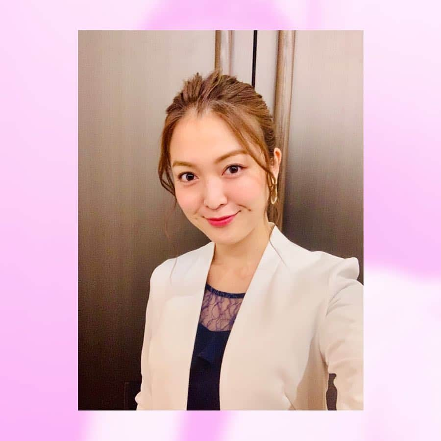 福田典子さんのインスタグラム写真 - (福田典子Instagram)「昨日は、テレビ東京・日経BP主催「ビジネスにおけるスキルを磨いて自分の可能性を広げる 起業家のセルフプロデュース術」にて司会をさせていただきました。 . . . クロスリバー代表取締役 #越川慎司 さん @shinjiko9 . . バチェラージャパンでおなじみ初代バチェラー CLAS代表取締役 #久保裕丈 さん @hirotakekubo . . 2代目バチェラー ハイブリッドサラリーマン #小柳津林太郎 さん @rinsta_gram1002 . . 資生堂ジャパン #堀一臣 さん . 日経BP総研 #藤井省吾 さん . による講演を来場されたみなさんがとても楽しんでくださった様子でしたのを司会台のかげから喜んでいました…☺️🌸 . そして、ここでも「モヤさまお疲れ様でした！」とみなさんにお声がけいただき、資生堂さんや久保裕丈さんからプレゼントをいただいてしまいました…😭✨ . みなさんのお心遣いが嬉しいです…🥺💓ありがとうございました！ . . . #セルフプロデュース #起業家のセルフプロデュース術 #テレビ東京 #日経BP #資生堂 #資生堂ジャパン #バチェラージャパン #バチェラー #bachelor #bachelorjapan #会社員の私が聞いても楽しい講演でした」4月17日 17時11分 - norikofukuda212