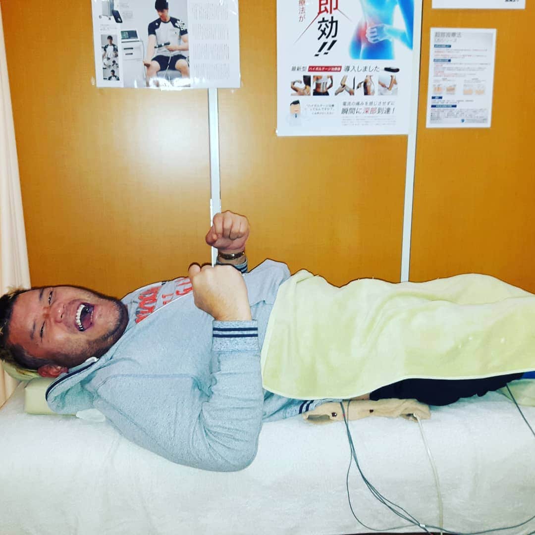 金原弘光のインスタグラム：「只今、かねはら整骨院で天山選手のリハビリ中✨ http://kanehara-seikotsuin.com #用賀 #かねはら整骨院 #新日本プロレス #天山」