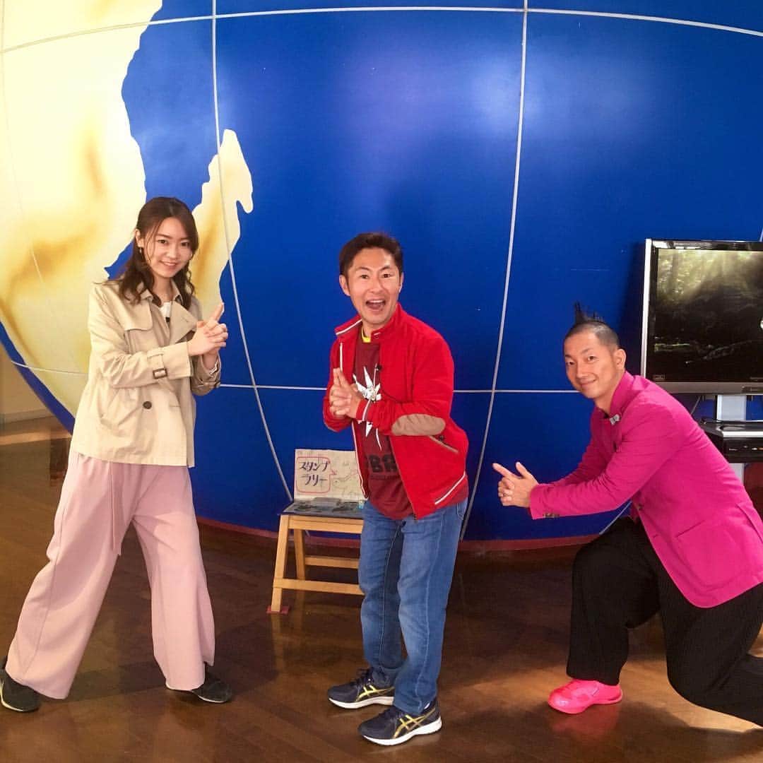 島崎直也のインスタグラム：「📷なべやかんさんと📷  佐久ケーブルテレビ『なべやかんの！てんこもり佐久平』の収録がsakumo佐久市子ども未来館でありました😊  なべやかんさんと、レポーターの久保さんと😄  5月10日と5月24日に放送予定です！  #佐久市」