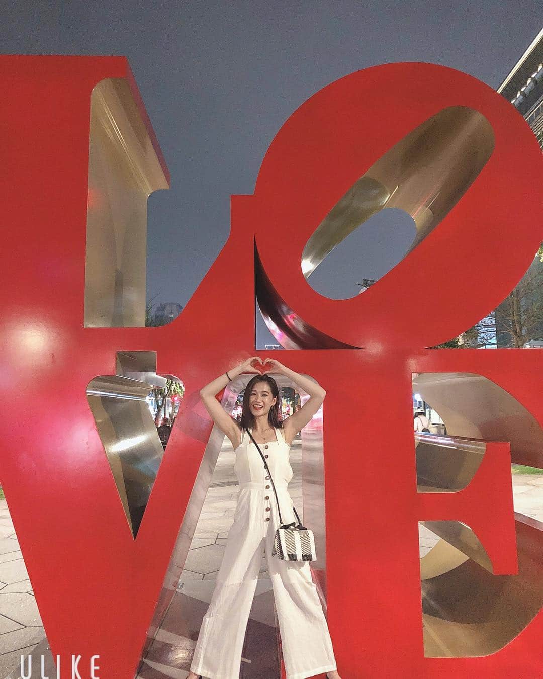 谷川りさこさんのインスタグラム写真 - (谷川りさこInstagram)「みんなにloveを届けw #love#streetstyle #fashion#ootd#outfit#私服#台北101」4月17日 17時25分 - risakoko