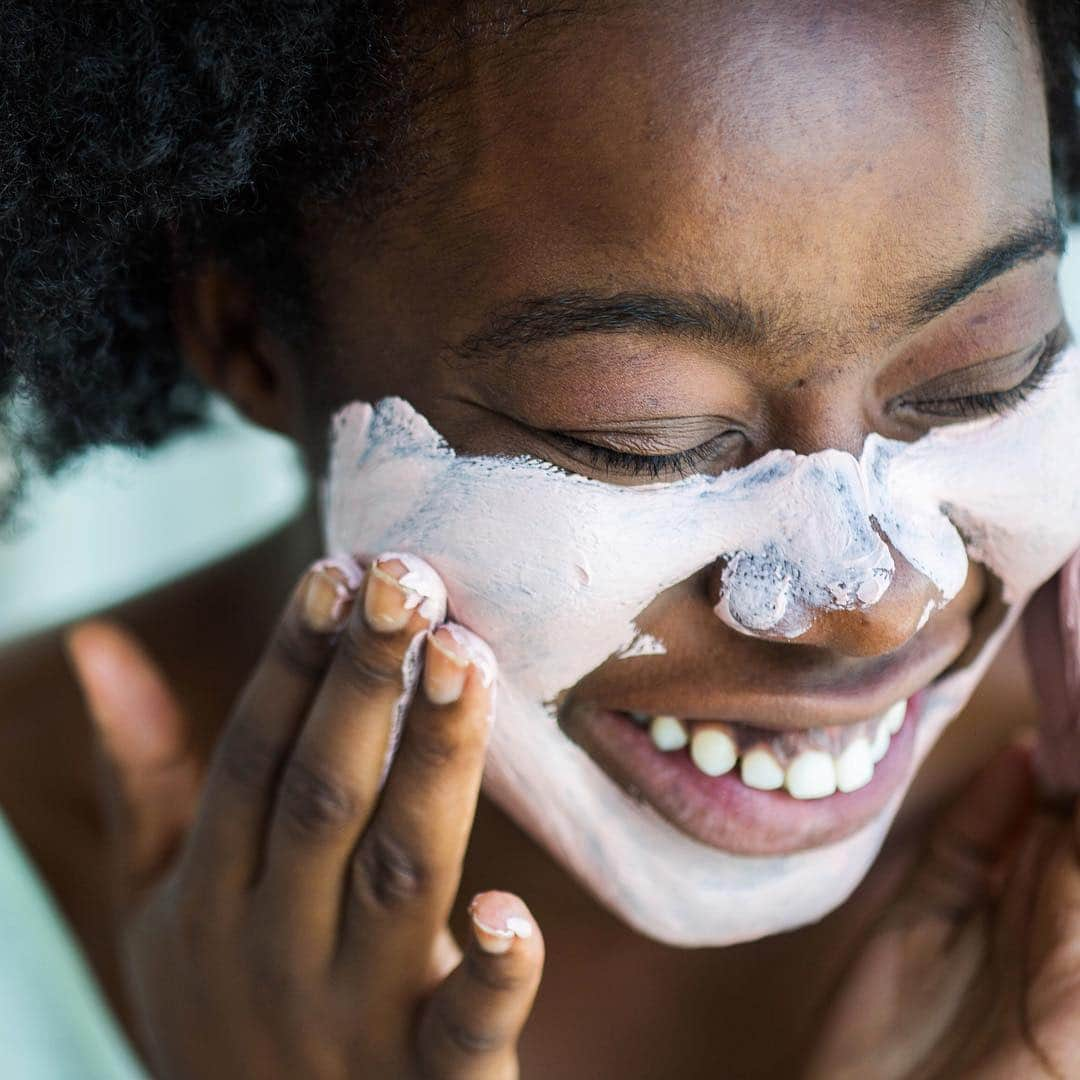 LUSH Cosmeticsさんのインスタグラム写真 - (LUSH CosmeticsInstagram)「Cleanse (and smile) cheek-to-cheek. Rosy Cheeks Fresh Face Mask is chocked full of ingredients so fresh, you need to refrigerate it - ingredients like kaolin clay for a deep clean and Turkish rose oil to calm skin. 🌹🌹🌹#LushLife」4月17日 23時04分 - lushcosmetics