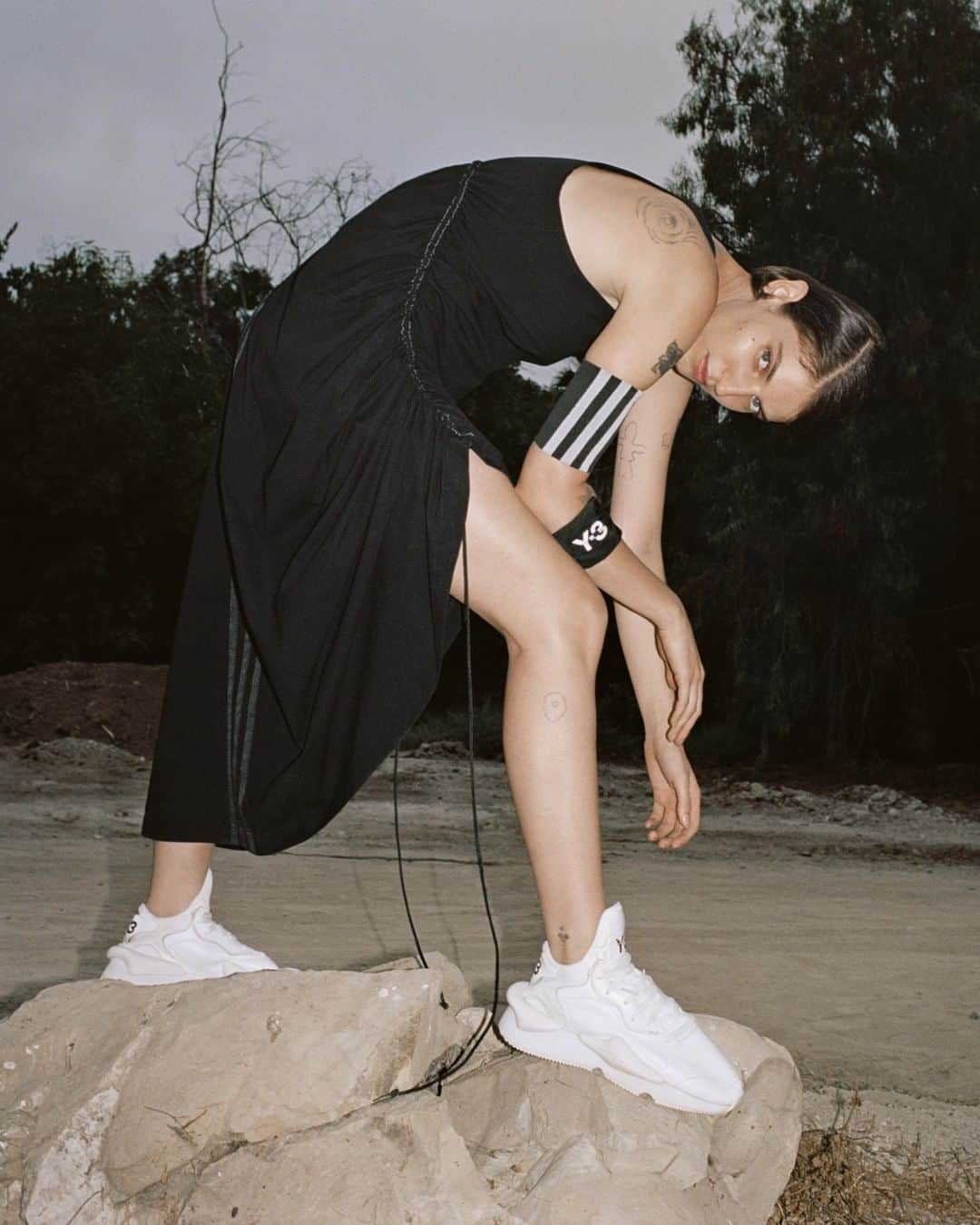 ワイスリーさんのインスタグラム写真 - (ワイスリーInstagram)「Y-3 Light 3-Stripes Dress and Y-3 KAIWA. Y-3 Spring Summer 2019. 📷: @angelopennetta Styling: @haleywollens --- #adidas #Y3 #YohjiYamamoto #KAIWA Discover the collection at Y-3.com」4月17日 23時00分 - adidasy3