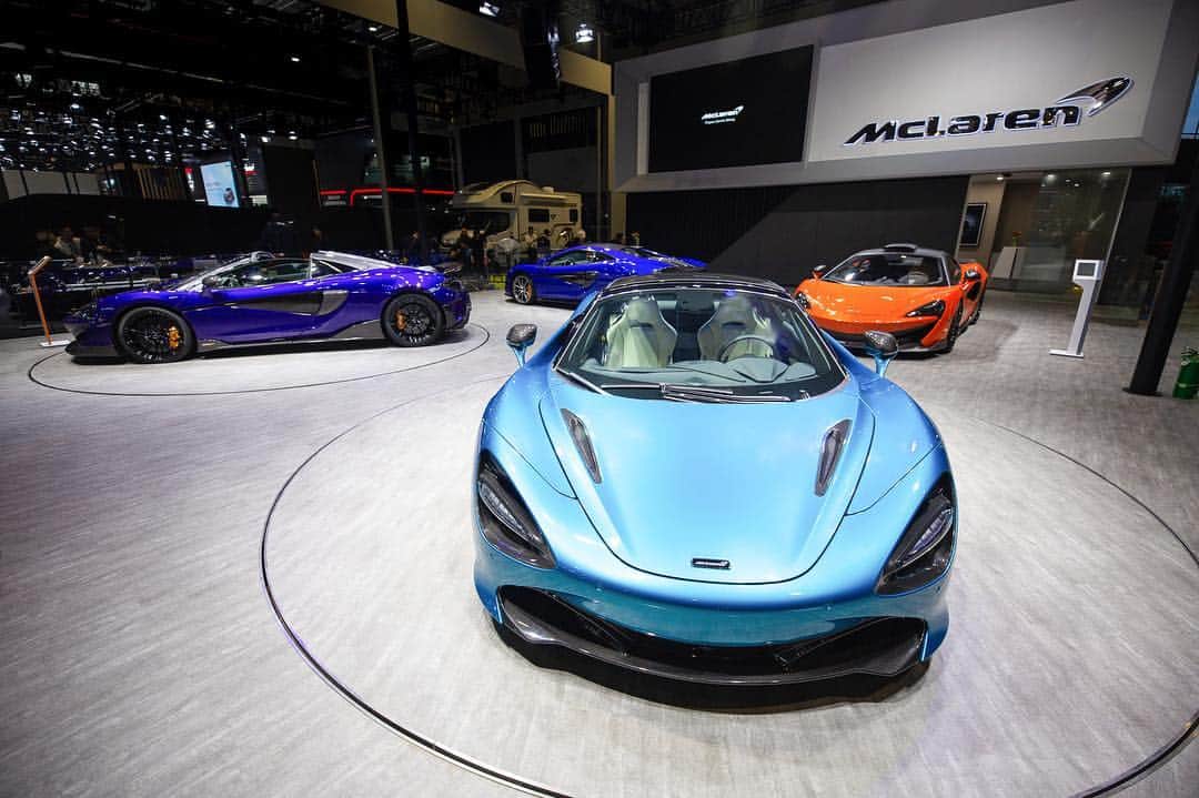 McLaren Automotiveさんのインスタグラム写真 - (McLaren AutomotiveInstagram)「McLaren celebrate its 1,000th customer in China at the 2019 the Shanghai Auto Show. Since its first retailer opened in 2013, McLaren now has 12 sites in key Chinese cities.」4月17日 17時47分 - mclarenauto