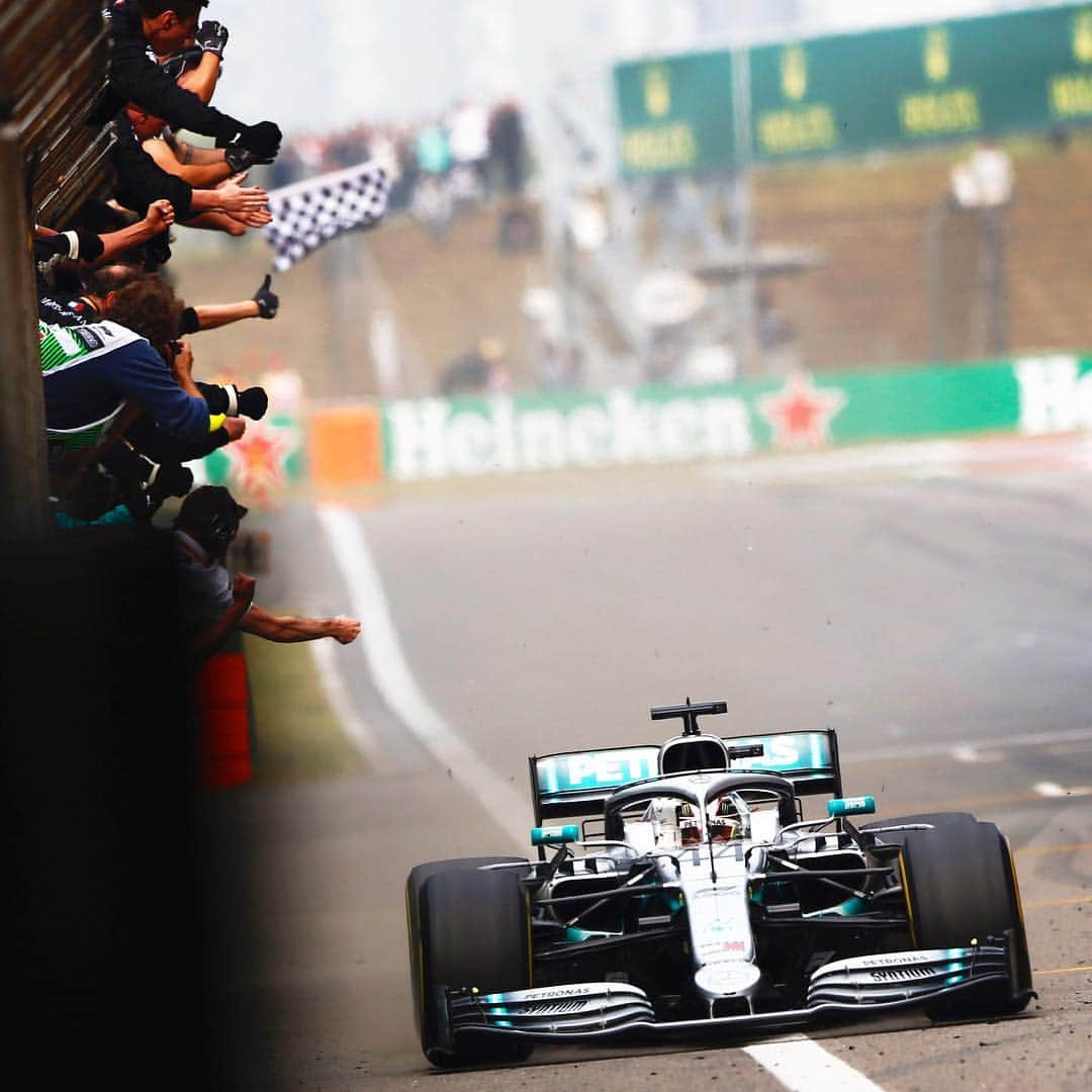 MERCEDES AMG PETRONASさんのインスタグラム写真 - (MERCEDES AMG PETRONASInstagram)「‪On the pit wall with your mates cheering your cars home... ‬ ‪Beat that feeling! 👏👏👏‬ • #MercedesAMGF1 #Mercedes #AMG #F1 #PETRONASmotorsports #LH44 #DrivenByEachOther @petronasmotorsports」4月17日 17時51分 - mercedesamgf1