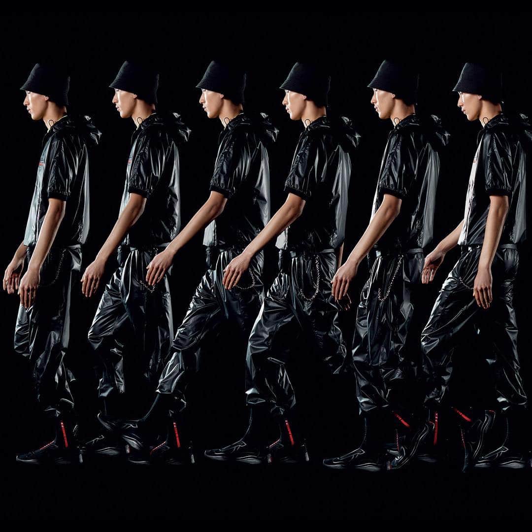 HYPEBEASTさんのインスタグラム写真 - (HYPEBEASTInstagram)「@hypebeaststyle: @prada‘s sporty Linea Rossa imprint has returned for Spring/Summer 2019 with a progressive campaign that spotlights the versatility of the functional garments. Swipe to check out the new goods, and expect it to hit Prada’s website and boutiques shortly.  Photo: @danielsannwald」4月17日 17時56分 - hypebeast