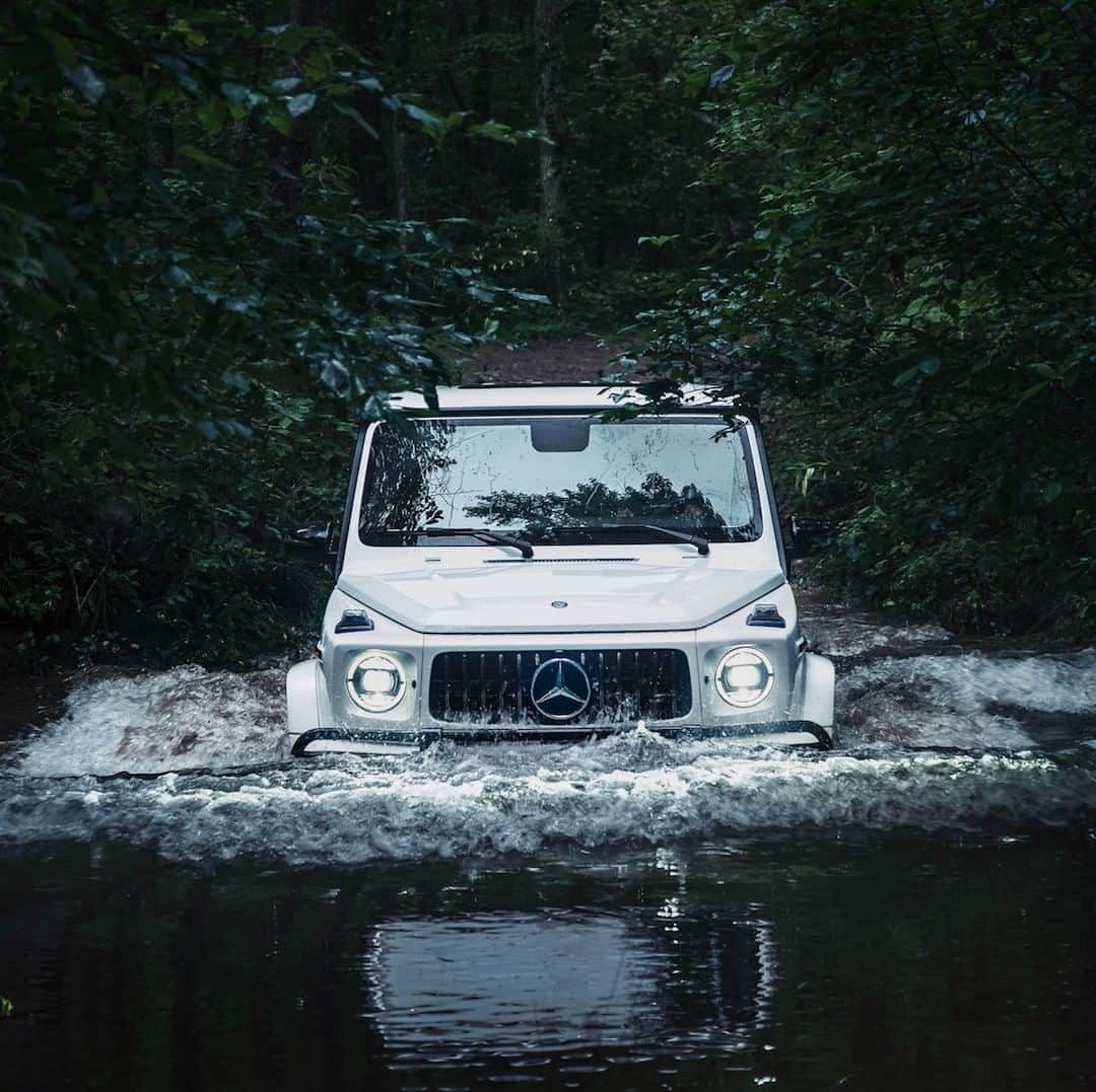 Mercedes AMGさんのインスタグラム写真 - (Mercedes AMGInstagram)「[Fuel consumption combined: 13.1 l/100km | CO2 emissions combined: 299 g/km]  Playtime reaches an entirely new level in the Mercedes-AMG G 63.  #MBphotopass: @theautofocus via @MercedesBenzUSA  #StrongerThanTime #MercedesAMG #GClass #DrivingPerformance」4月17日 18時00分 - mercedesamg