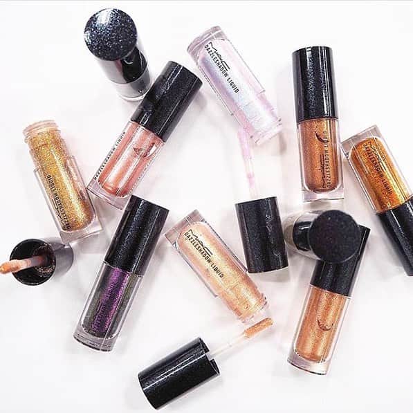 M∙A∙C Cosmetics Japanのインスタグラム：「⠀ 印象的な目元を演出できる [ダズルシャドウ リキッド] あなたの気になる色は!? #MACアイシャドウ ⠀ REGRAM: @macpro_tokyo (PHOTO: M·A·C ARTIST MAYUKO MOGAMI @maa424yk) ⠀ ⠀ ⠀ ⠀ ⠀ ⠀ #MACCosmeticsJapan #MACコスメ #MACCosmetics #MyArtistCommunityJP #MACArtistChallenge #MAC #コスメ#メイク #アイシャドウ #アイメイク #ダズル #キラキラ #ラメ #グリッター #リキッド #リキッドアイシャドウ #DazzleShadowLiquid #MACDazzleShadowLiquid #ダズルシャドウリキッド #溺愛 #マスト」