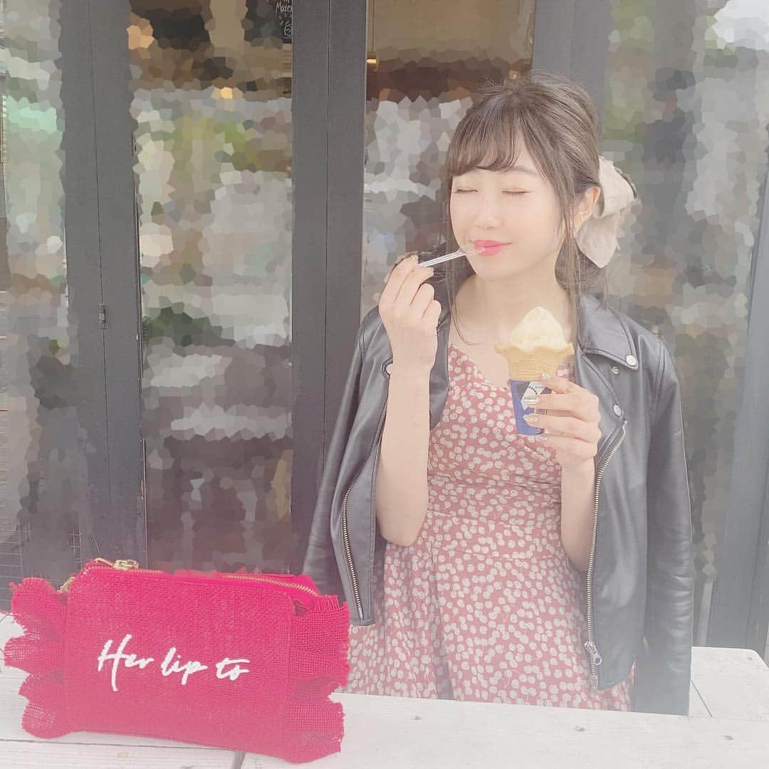 ericaさんのインスタグラム写真 - (ericaInstagram)「#herlipto きてお出かけ💋﻿ チェリーワンピのテラコッタ、本当可愛い…🍒﻿ ﻿ あんまり普段ガーリーな服着ない私ですが、herliptoのおかげでこういう服を沢山着れて嬉しい🥺小嶋さんありがとう🙏﻿ ﻿ #ミニストップ のソフトクリームうまうま〜🍦 ﻿ ﻿ 全身の写真は次の投稿で…📷﻿ ﻿ #小嶋陽菜 #22market」4月17日 18時01分 - dngnchan