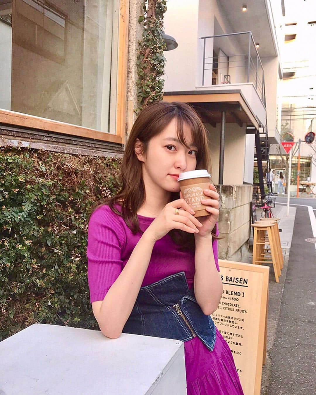 大野愛友佳さんのインスタグラム写真 - (大野愛友佳Instagram)「📍#sidewalkstand @sidewalk_stand . 桜をみて、路地をおさんぽしてたら #コーヒー屋さん がありました☕️ #ベーグル もおいしそうだった◎ . @gu_global で春購入したのは、ホワイトの ワイドパンツと、この#ティアードスカート 🌸 どちらも高見えでお気に入り。 . このトップスもGUで、同じカラーの リブニットがあったから勝手にセットアップにした🤗 紫芋ってたくさん言われたけど笑 この紫芋カラーが最近すき🍠♡ . #目黒カフェ #目黒川 #桜 #コーヒー #春コーデ #パープルコーデ #春色 #おさんぽ #紫芋 #ootd #休日 #桜まつり #コーディネート」4月17日 18時02分 - ohnoayuka