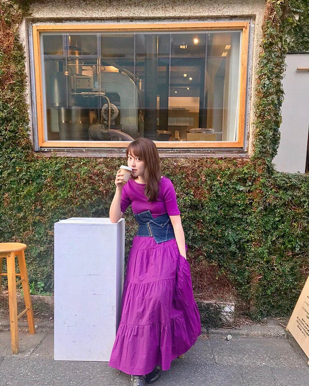 大野愛友佳さんのインスタグラム写真 - (大野愛友佳Instagram)「📍#sidewalkstand @sidewalk_stand . 桜をみて、路地をおさんぽしてたら #コーヒー屋さん がありました☕️ #ベーグル もおいしそうだった◎ . @gu_global で春購入したのは、ホワイトの ワイドパンツと、この#ティアードスカート 🌸 どちらも高見えでお気に入り。 . このトップスもGUで、同じカラーの リブニットがあったから勝手にセットアップにした🤗 紫芋ってたくさん言われたけど笑 この紫芋カラーが最近すき🍠♡ . #目黒カフェ #目黒川 #桜 #コーヒー #春コーデ #パープルコーデ #春色 #おさんぽ #紫芋 #ootd #休日 #桜まつり #コーディネート」4月17日 18時02分 - ohnoayuka