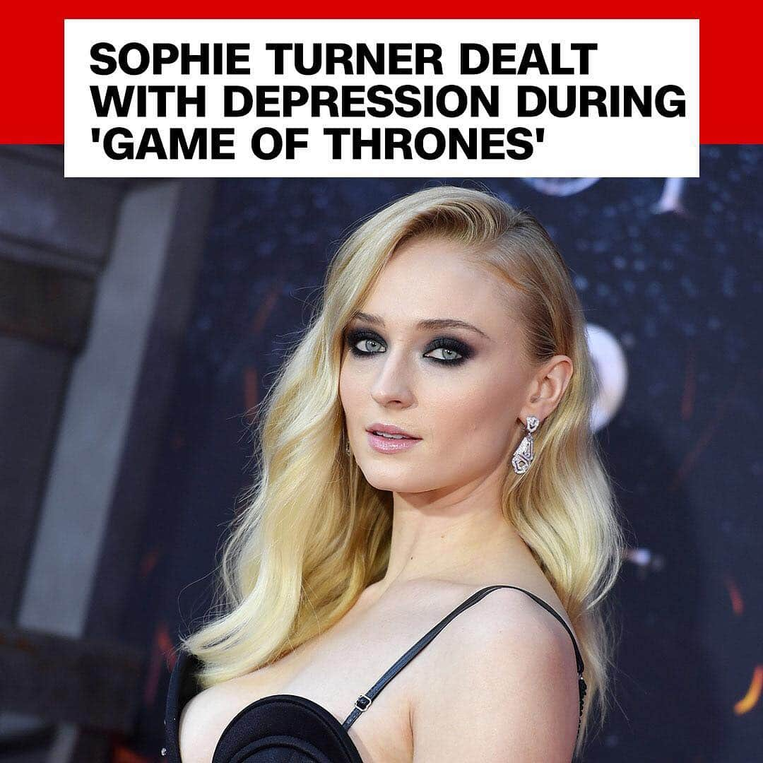 CNNさんのインスタグラム写真 - (CNNInstagram)「“Game of Thrones” star Sophie Turner says criticism of her role as Sansa Stark on the HBO hit series was one of the reasons that led to her depression. “The biggest challenge is just for me getting out of bed and getting out of the house and learning to love yourself,” the 23-year-old said. Her struggle with depression began when she was 17 -- when she was more sensitive about what people would say about her on social media -- which had become a “catalyst” for her depression. Turner said she felt alone after her friends and brothers moved away for college, while she continued working on the series and living with her parents. She said now she feels much better since seeking therapy and treatment. (📸: Angela Weiss/AFP/Getty Images)」4月17日 18時03分 - cnn