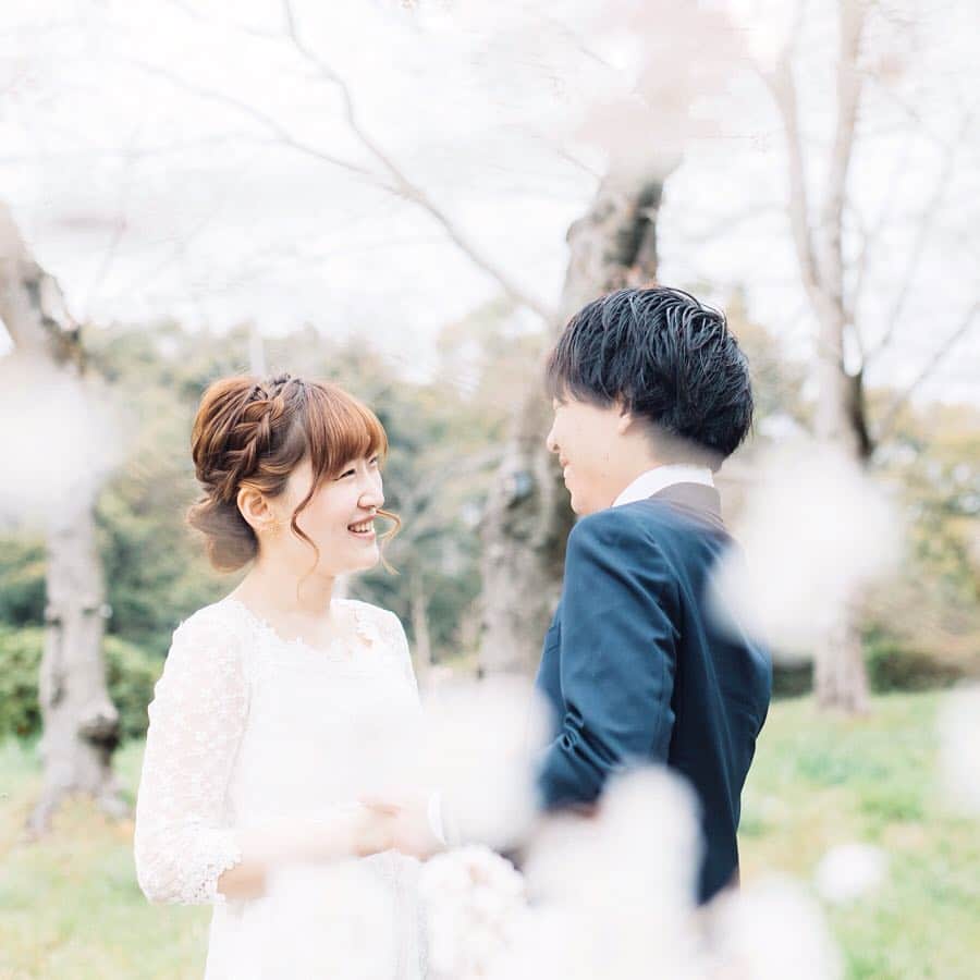 fuka_09さんのインスタグラム写真 - (fuka_09Instagram)「﻿ ﻿ ２人の周りに﻿ たくさんの花が﻿ 咲きますように﻿ ﻿ ✿﻿ ﻿ #prewedding﻿ #preweddingphoto」4月17日 18時09分 - fuka_09