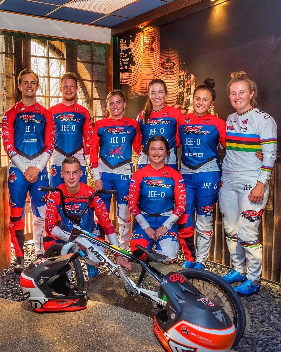 サラ・ウォーカーのインスタグラム：「So awesome to have a new experience and be part of the @teamtvesport presentation at a Japanese restaurant for the 2019 International season & build up to #Tokyo2020.  Riding with such a quality group of people (multiple World titles amongst the team) is an exciting opportunity & although some things will be new (gear & teammates), some things will still be the same (bike, helmet, shoes, & dedication).」