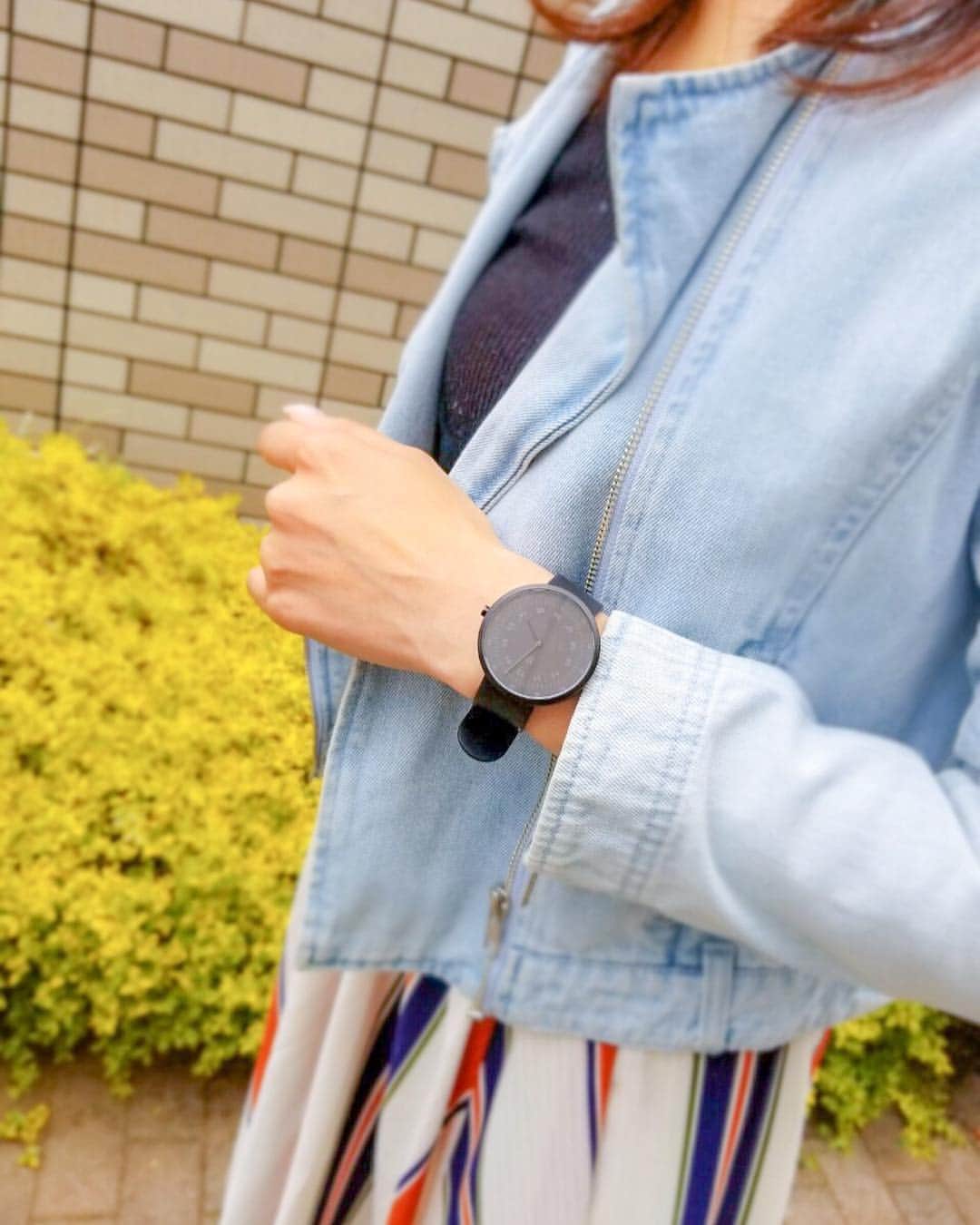 Yuri Sakuraiさんのインスタグラム写真 - (Yuri SakuraiInstagram)「: 最近良くしている時計は、  #マベンウォッチズ 。(@mavenjapan ) : カジュアルでも、キレイめでも どちらでも万能に使えるけど、 私はカジュアルめなファッションの 時にこのオールブラックの時計を合わせてるよ♪ : そして大きめのフェイスがお気に入り★ : yurisakurai_officialのクーポンコードで 購入すると10%offになるそうです★ : #ファッション#コーディネート#コーデ#時計#マベン#マベンウォッチズ#腕時計#春コーデ#ワンピース#シャツワンピ#カフェ#原宿#司会#MC#cafe#fashion#coordinate#ootd#mavenwatches#watch」4月17日 18時14分 - yuri_sakuraiii