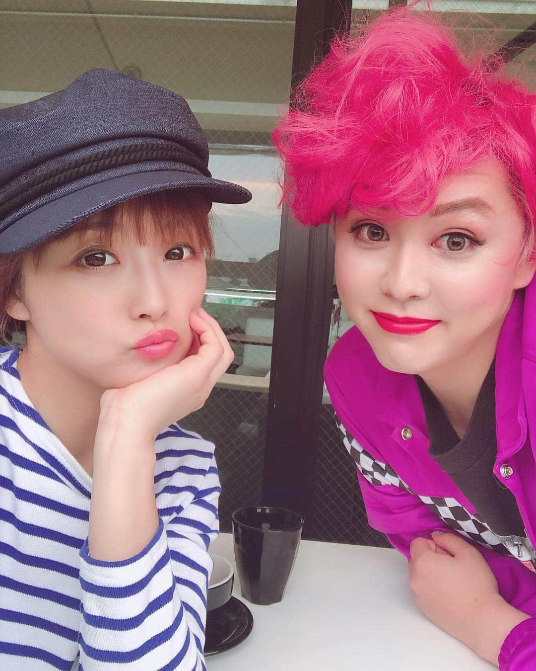 鈴木奈々さんのインスタグラム写真 - (鈴木奈々Instagram)「仕事終わりに、 ぺえとお茶しました(^-^)♡♡♡ 事務所の後輩であり親友です！！！ #ぺえ #後輩であり親友  #いつもありがとう」4月17日 18時19分 - nana_suzuki79