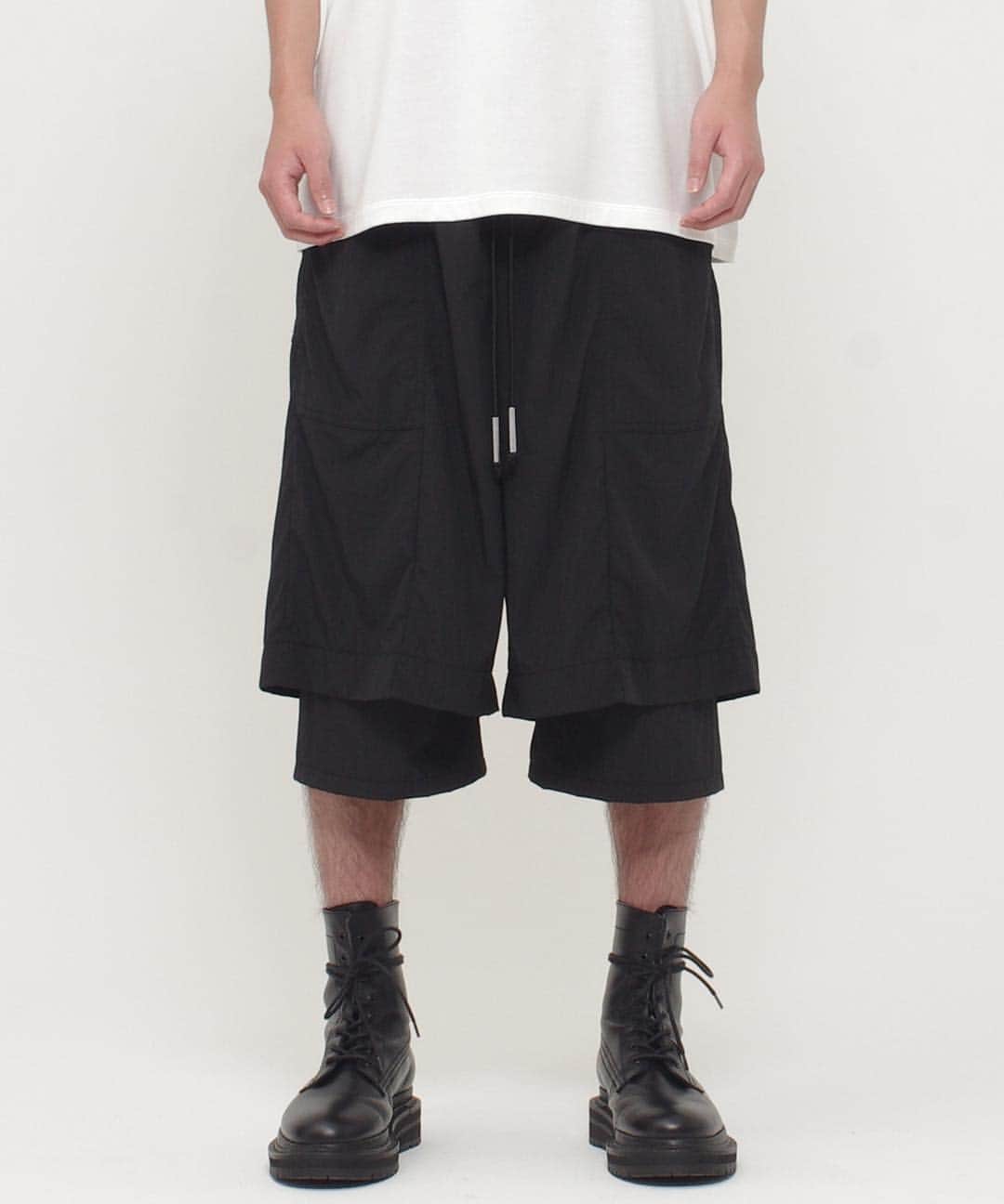 ウィザードのインスタグラム：「2019 Spring/Summer “Humanoise System"  Offical Web Store  https://wizzard.stores.jp/  Restock  LAYERED PANTS  オリジナルの塩縮ナイロン素材は薄手で軽くしなやかな風合いと着心地の良さを発揮します。 ミドルレングスのレイヤード仕様は春夏のスタイルに幅広く使用可能です。 塩縮加工を施し表面のシボ感とストレッチ感を出しています。  #wizzard_fac #wizzard #fashion #tokyofashion  #streetfashion  #fashionphoto  #streetwearbrand  #streetwearaddicted #19ss #ウィザード #メンズファッション #ファッション #モード #モード系ファッション」