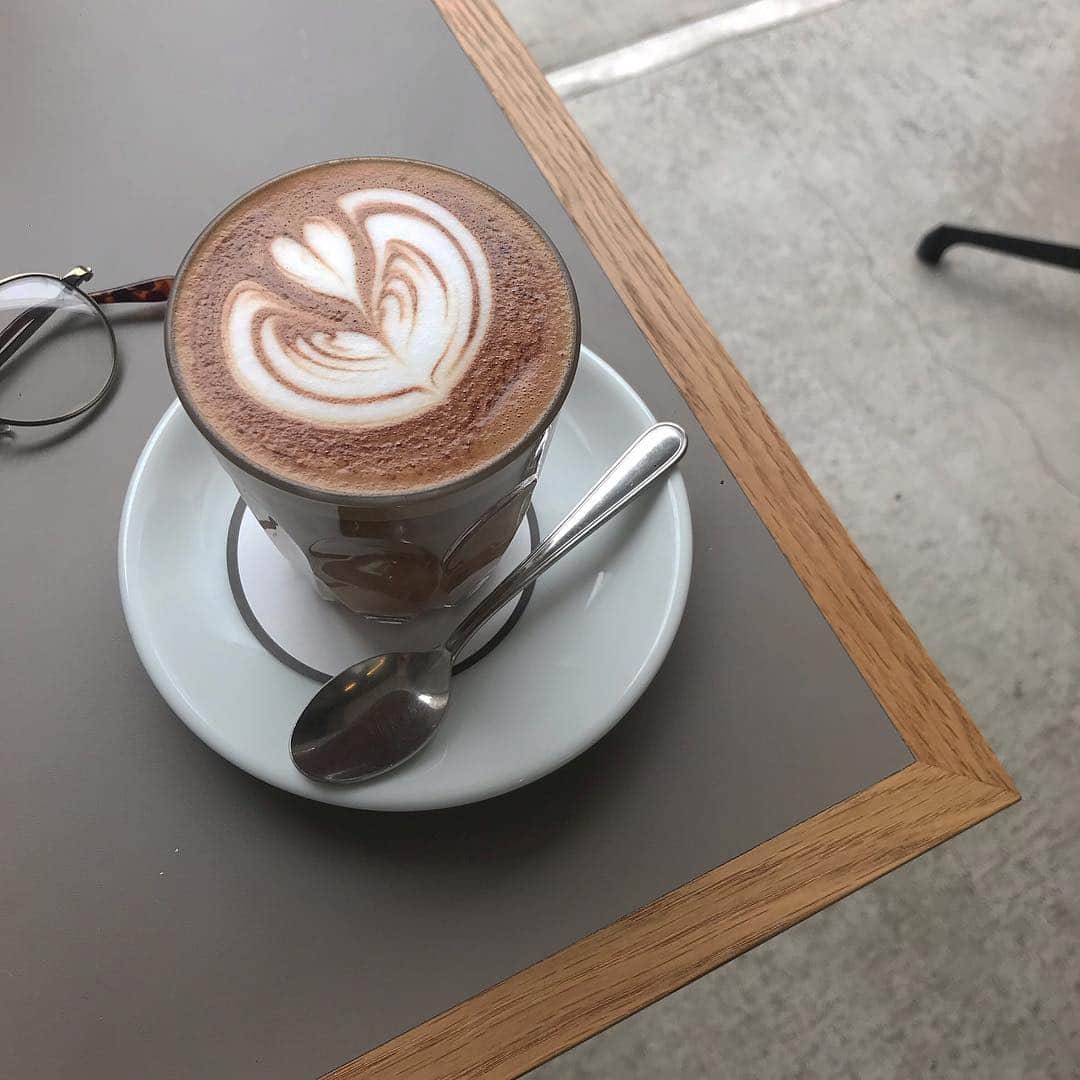 千田麻実さんのインスタグラム写真 - (千田麻実Instagram)「⠀ ⠀ モカ。もっぱら甘いのが好き☺︎⠀ ⠀ #ikicafe」4月17日 18時27分 - mami__senda