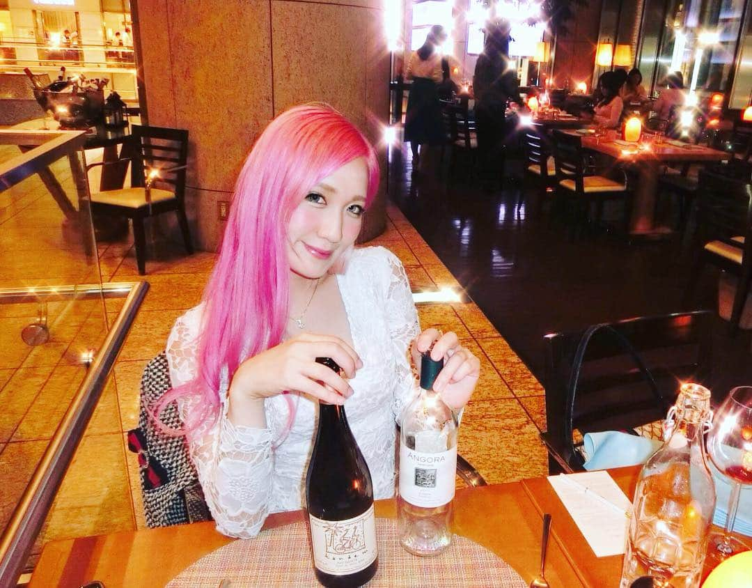 Yumikaさんのインスタグラム写真 - (YumikaInstagram)「My typical dinner time🥰ワインはボトル注文オンリーで👌🍷💜🍷💜🍷 🇲🇦&🇹🇷 . #ワイン愛好家 #mandarinorientaltokyo #マンダリンオリエンタル」4月17日 18時28分 - yuminem923