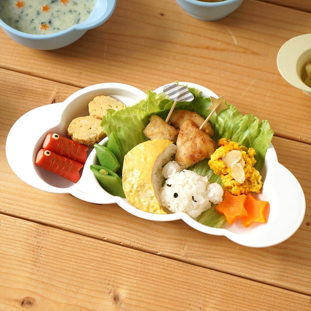 10mois(ディモワ) web shopさんのインスタグラム写真 - (10mois(ディモワ) web shopInstagram)「こどもの日の準備はお済みですか？﻿ ﻿ こどもの日は、mamamanma grande(マママンマ グランデ)でこだわったお祝いを。﻿ ﻿ 10moisのくまちゃんと月をご飯で表現してみました！﻿ こいのぼりソーセージやカブトの春巻き、かしわもちで、こどもの日にちなんだメニューです。﻿ ﻿ ※かしわもちが入っている雲のプレートは別売りのmamamanmaプレートセットフレンチバニラです。﻿ ﻿ #10mois #ディモワ #こどもの日 #かしわもち #こいのぼり #mamamanma #マママンマ」4月17日 18時39分 - 10mois_official
